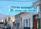 Mensaje en pasacalles: «Jueces Macristas, no jodan con Cristina».
