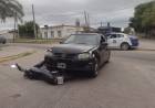 Choque entre una moto y un auto, una persona fue derivada al hospital