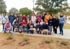Alumnos de la Escuela N° 5 y Municipio realizaron campaña de forestación de la plaza 25 de Mayo