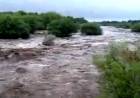 Impresionante crecida del Río La Calera al norte de Chepes tras intensas lluvias