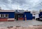 Dos jóvenes fueron detenidos tras intentar escapar y agredir a policías durante un control en Milagro