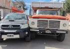 Accidente vial en Joaquín V. González: un camión dañó una camioneta estacionada