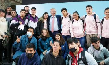 Alberto Fernández: "Invertir en educación es pensar a futuro y nunca es un gasto".