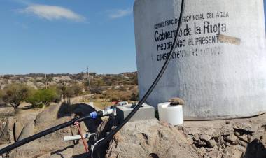 Chelcos: Recambio de bomba de agua en la localidad de Chelcos.