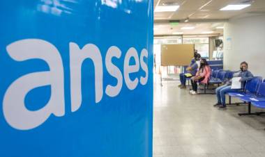 Fue detenida una mujer que vendía turnos en la puerta de ANSES.