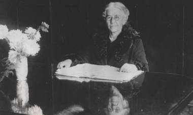 Rosario Vera Peñaloza: maestra de maestros, maestra de la Patria.