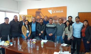 Chepes: La Secretaria de Transporte y Gobierno Municipal firman convenio de transporte gratuito de personas con discapacidad.