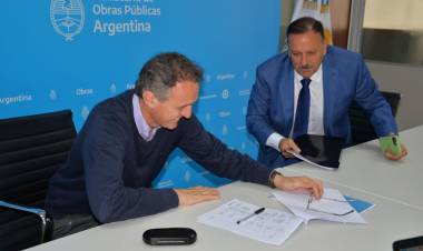 El gobernador Quintela gestionó obras para la provincia con el ministro Gabriel Katopodis.