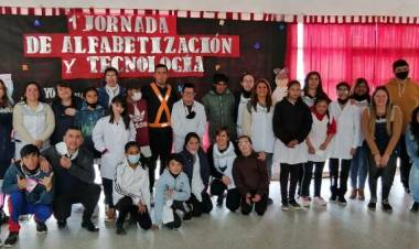 Chepes: "Escuela Especial “Roberto Saúl” 1° jornada de alfabetización y tecnología.