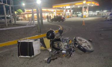 Chepes: Chocan una moto y un auto por Avda. San Martín.