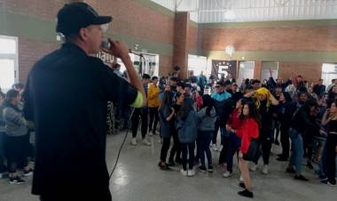  Festejos del último día de la semana del estudiante en la escuela EPET Nº 1.