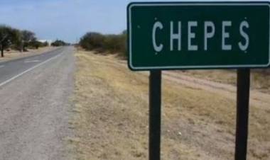 Conductor ebrio impactó a cartel y semáforo en Chepes.