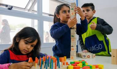 El gobernador Quintela dejó inaugurado el Jardín N° 88 en barrio Virgen del Valle. 