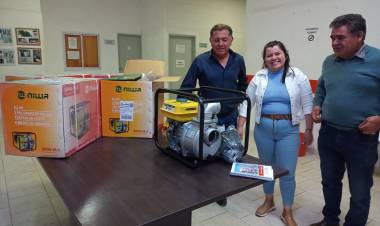 Chepes: Gobierno departamental recibio motobombas nafteras.