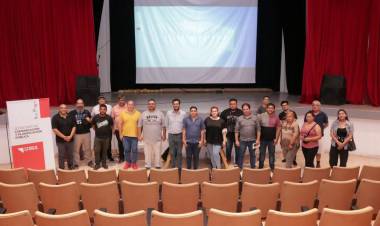 Dictan taller de comunicación a comunicadores sociales trabajadores y personal de prensa.