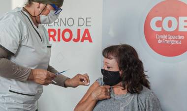 Covid: Por aumento de casos a nivel país recomiendan aplicarse refuerzos.