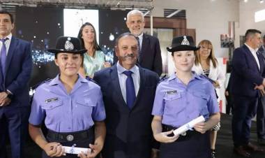Quintela felicitó a los 291 policías y agentes penitenciarios por su egreso.