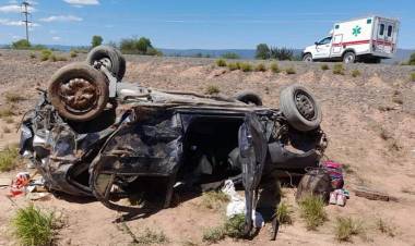 Dos mujeres heridas por un gravísimo vuelco en la Ruta N° 60.