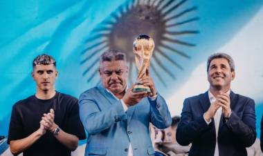 Los sanjuaninos disfrutaron de la exhibición de la Copa del Mundo en el Parque de Mayo.