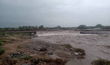 Crecientes de distintas intensidades en departamentos de Los Llanos Sur y General Belgrano. 