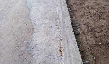 A pedido de los vecinos: Gobierno Municipal construye cordon cuneta en el barrio solidaridad.
