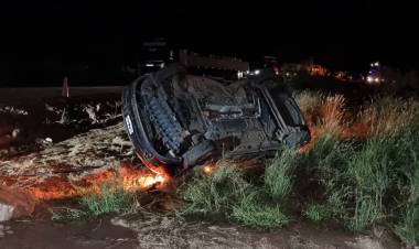 Trágico vuelco en el Portezuelo: Una mujer perdió la vida en el desvío del Río El Telarillo.