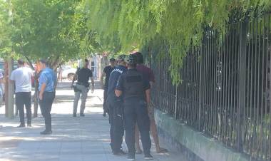 Chepes: Arrestaron a dos personas por tenencia de cocaína, $80.000 y una balanza.