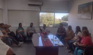 Rosario Vera Peñaloza: El intendente departamental recibio al secretario general de UPCN.