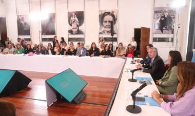 El Gobierno nacional presentó el programa riojano Constructoras.