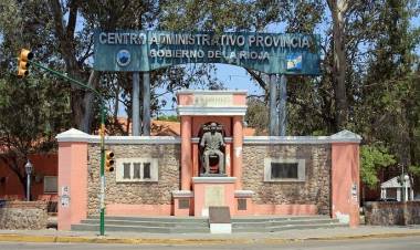 Robaron 400 mil pesos de un auto en el Centro Administrativo de La Rioja.