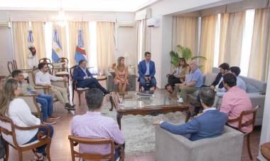El gobernador Ricardo Quintela se reunió con autoridades de la Fundación Pampa Energía.