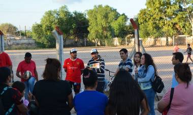 Fútbol Infantil: Candidatos del frente federal entregaron equipamiento a la Escuela de Futbol del Club River.