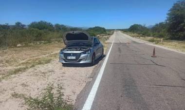 Anjullon: Encontraron un hombre muerto dentro del auto por ruta 75.
