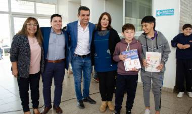 Educación entregó 80 mil libros para estudiantes de toda la provincia.
