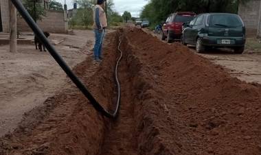  Obras y Servicios Públicos: Gobierno Municipal extendio mas de 1200 mtrs la red de agua.