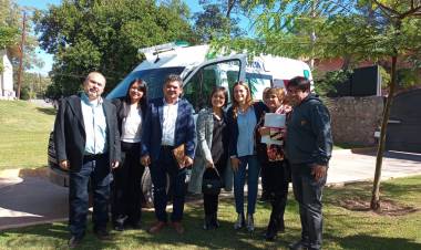 Capital: El Intendente Gallardo presente en entrega de ambulancia al hospital luis pasteur y pensiones no contributivas.