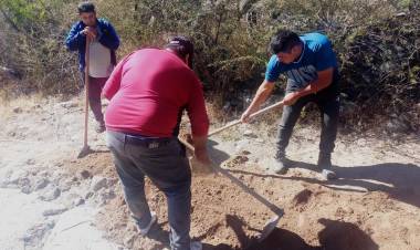 Distrito San Isidro: El municipio continúa con el mantenimiento y reparación de caminos vecinales.
