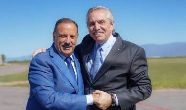 Alberto Fernández: "Pongamos a la Argentina de pie como lo hicieron en La Rioja, de una vez y para siempre, hagamos el país que nos merecemos".