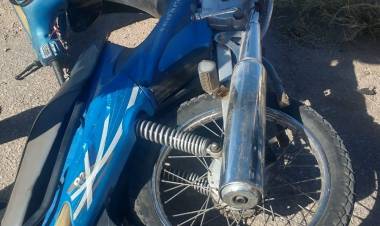 Una motociclista perdió le control y termino cayéndose por ruta 38.