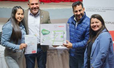 Chepes: Ministro de Desarrollo Social entrego insumos de los programas Qunita, Trato Hecho y Pequeños Mimos.