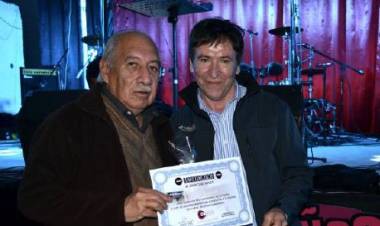 Chepes: Radio Orión recibio la distinción “Pedro Ignacio de Castro Barros” junto a Locutores y Operadores.