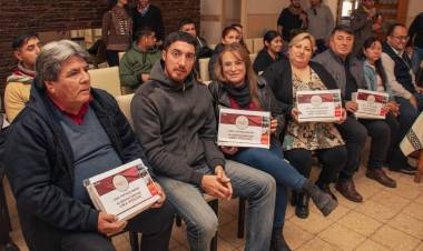 Chepes: Entregaron maquinaria e insumos para señalética y nuevo portal turístico.