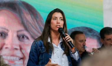 Florencia López: "¡Permítanme ser esa voz fuerte en el Senado para defender a La Rioja!"