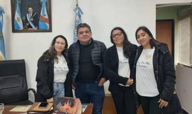 Mes Rosa: Intendente Gallardo recibio a integrantes de la Asociacion Las Leonas Chepes