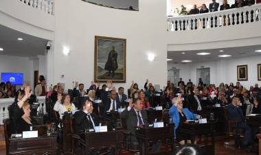 En su primera sesión, Convencionales aprobaron su Reglamento Interno y las comisiones