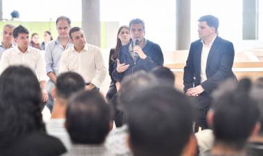 Con eje en empleo tecnológico, Massa presentó el programa Insertar