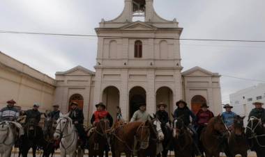 Cabalgata Brocheriana rumbo a Chepes