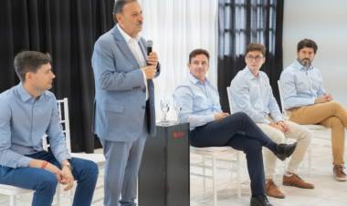 Ricardo Quintela: “queremos salir adelante de la mano del trabajo, de la instalación de industrias”