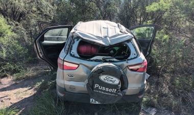 Ulapes: una mujer y un menor se salvaron de milagro luego de protagonizar un vuelco