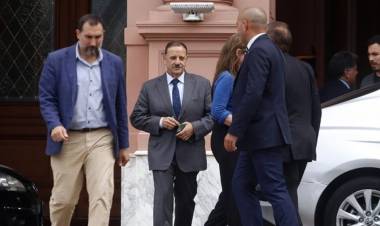 Quintela confirmó que no irá a la reunión de milei con gobernadores